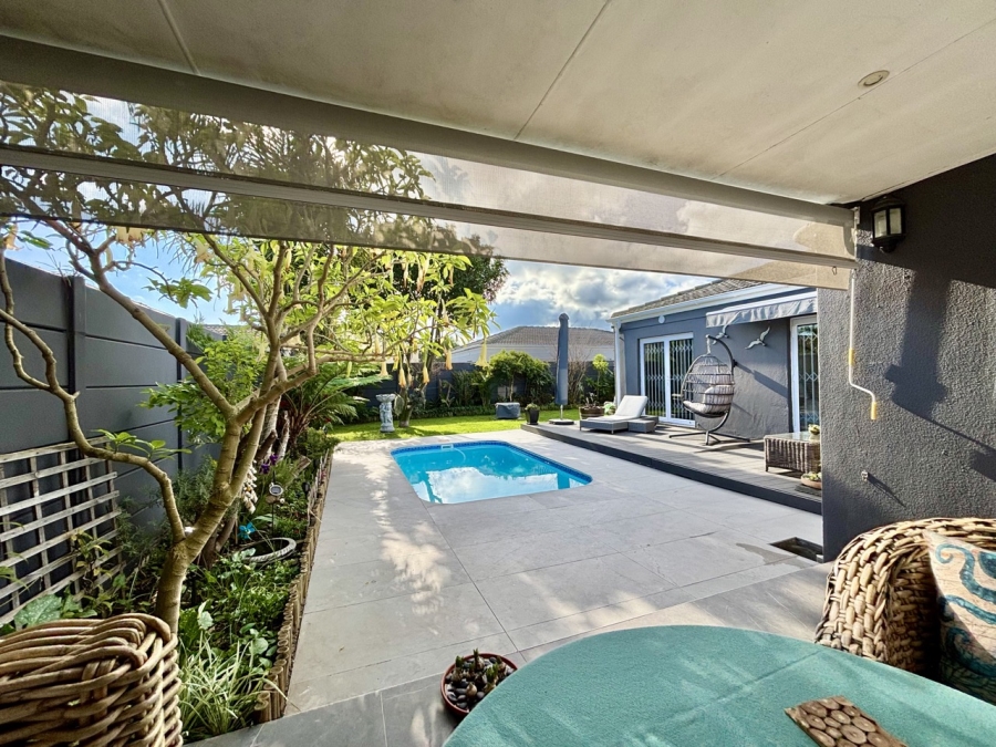 3 Bedroom Property for Sale in Sunningdale Western Cape